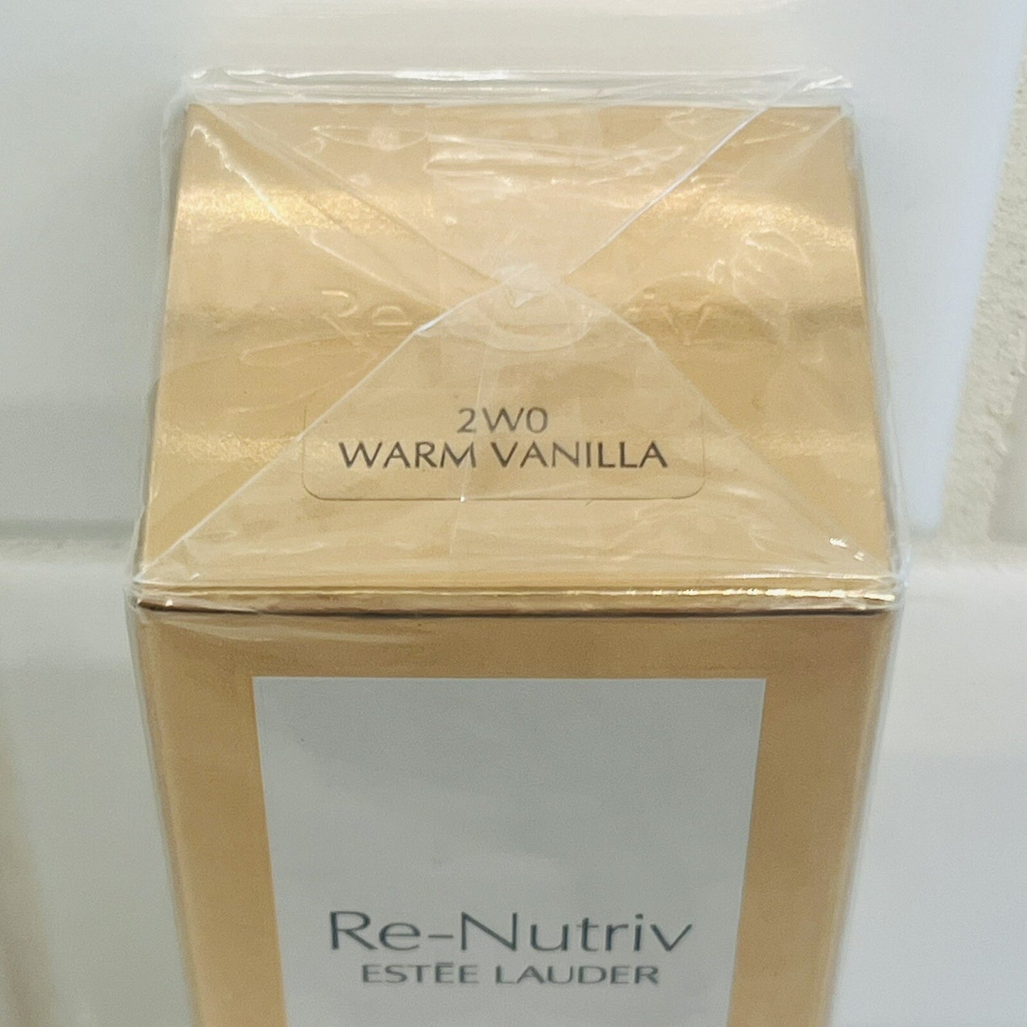 Estee Lauder ReNutriv Foundation Liquid Radiance 2W0 WARM VANILLA Sealed